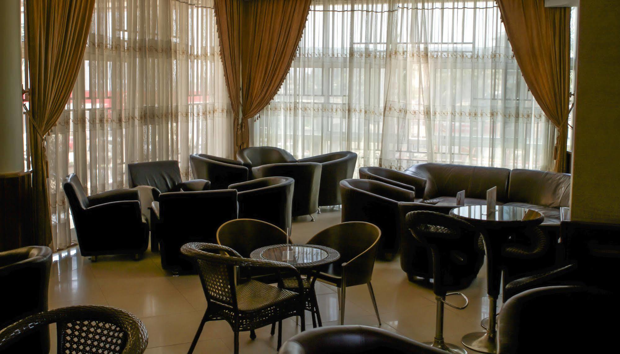 Hotel Sojovalo Кампала Экстерьер фото