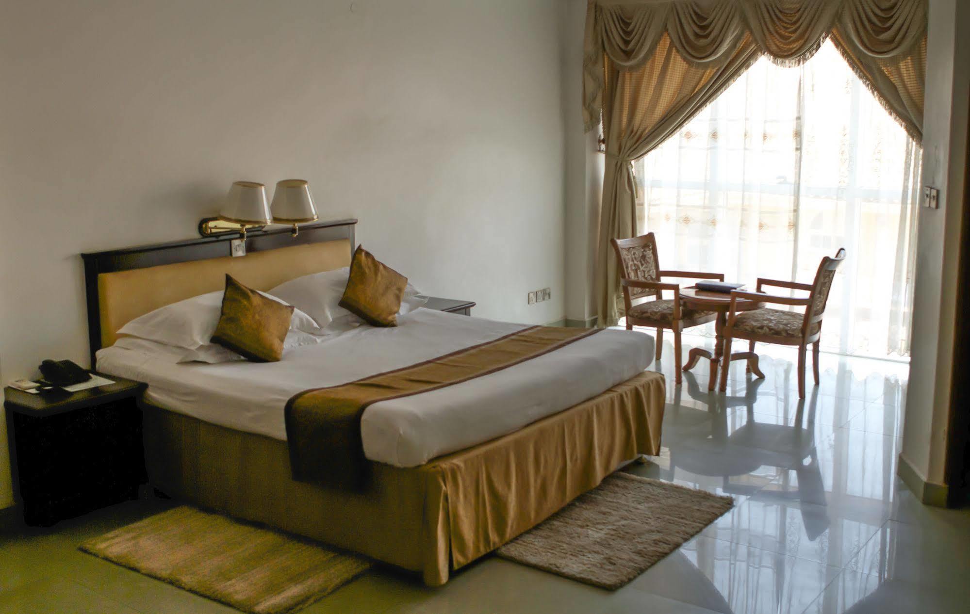 Hotel Sojovalo Кампала Экстерьер фото